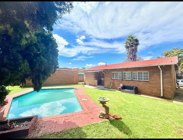 3 BEDROOM HOUSE FOR SALE IN VANDERBIJLPARK CE 2